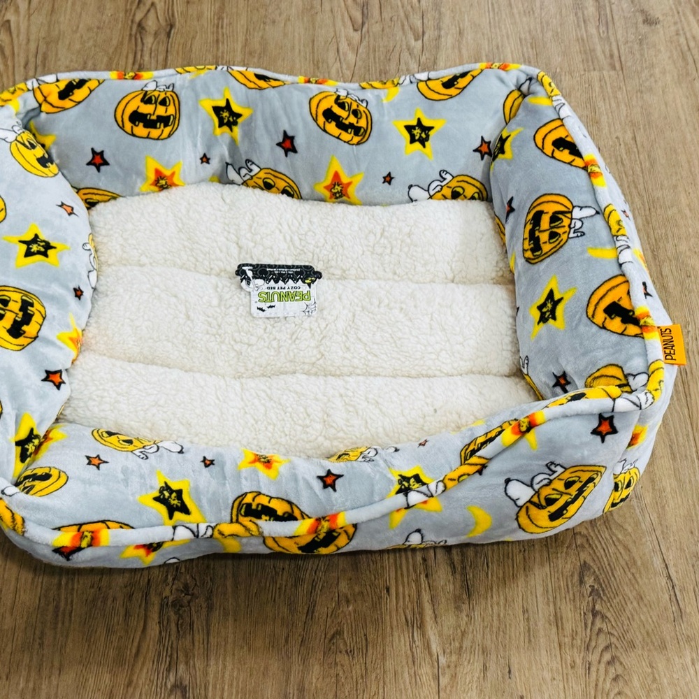 Peanuts Gray and Yellow Pet Bed